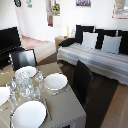 Alc - A523 - 4 Min Palais And Beaches *